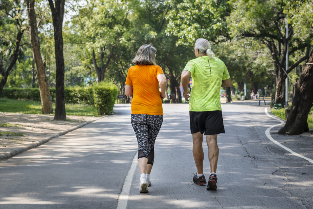 Exercícios para a terceira idade: caminhada