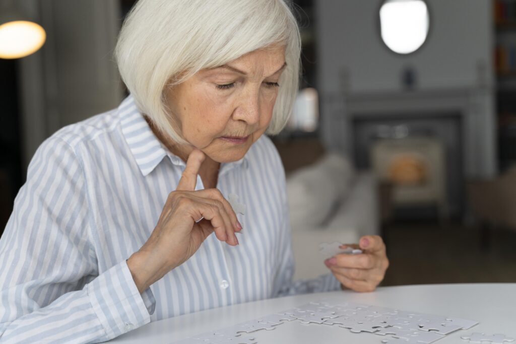 Mulher com sinais de Alzheimer 